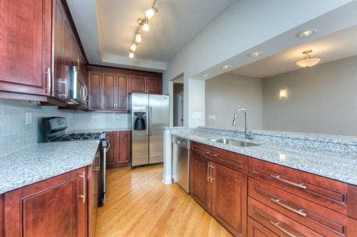 1344 West Barry #1F Kitchen Photo - 1344 W. Barry Ave.