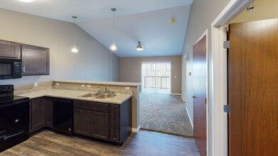 Kitchen - Pinnacle Point Apartments