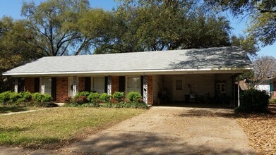 Building Photo - 2046 Shadywood Ln