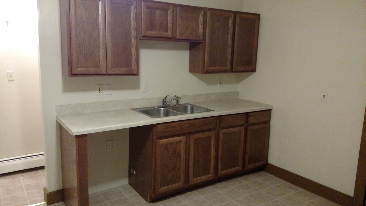 Kitchen sink - 67 Pine St