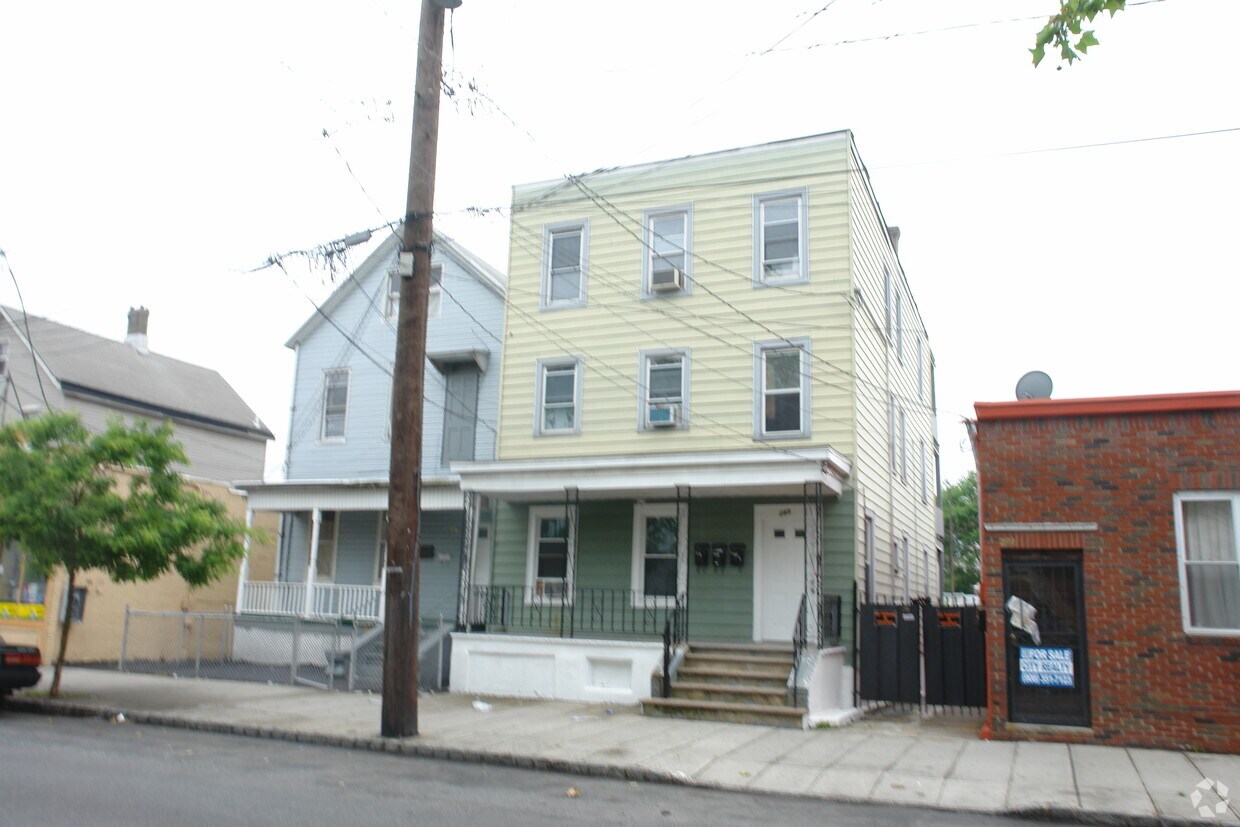 289 Washington St, Perth Amboy, NJ 08861 Rentals in Perth Amboy at 289