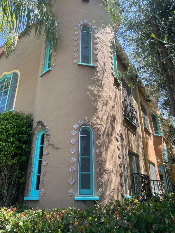 Building Photo - 464 N Stanley Ave