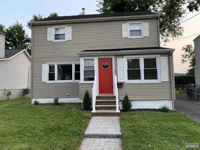 Primary Photo - 151 Island Ave