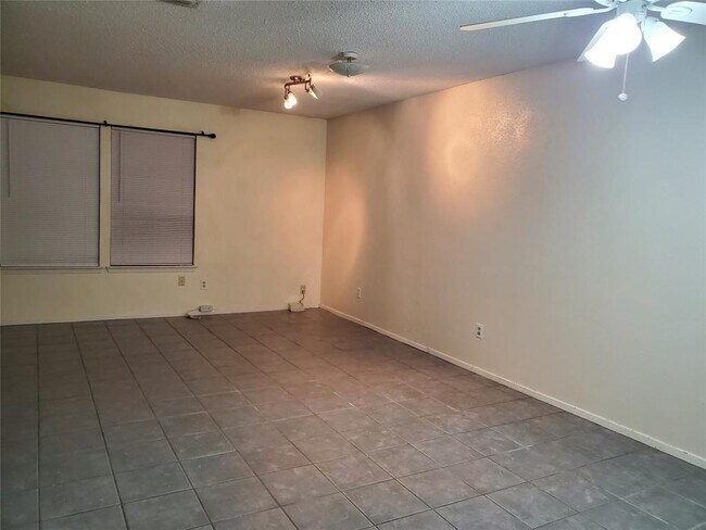 Building Photo - 4420 Wind River Ln
