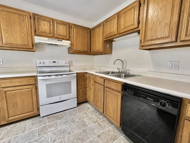 Photo - 479 Bramblewood Ln Townhome