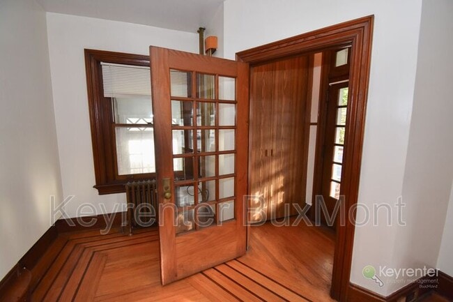 Foto del edificio - 329 E Broad St
