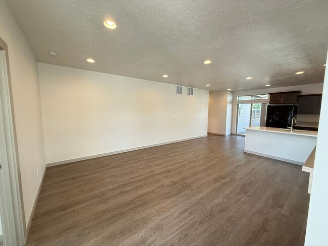 Building Photo - 50% Off First Month's Rent! Newer 3 Bed/2 Bath Construction on Bend's Eastside - Cessna Drive