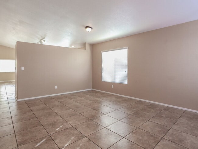 Foto del edificio - 5516 Cloudy Glen St