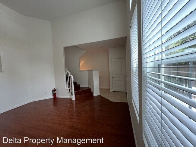 Building Photo - 3 br, 3 bath House - 1021 L Ave