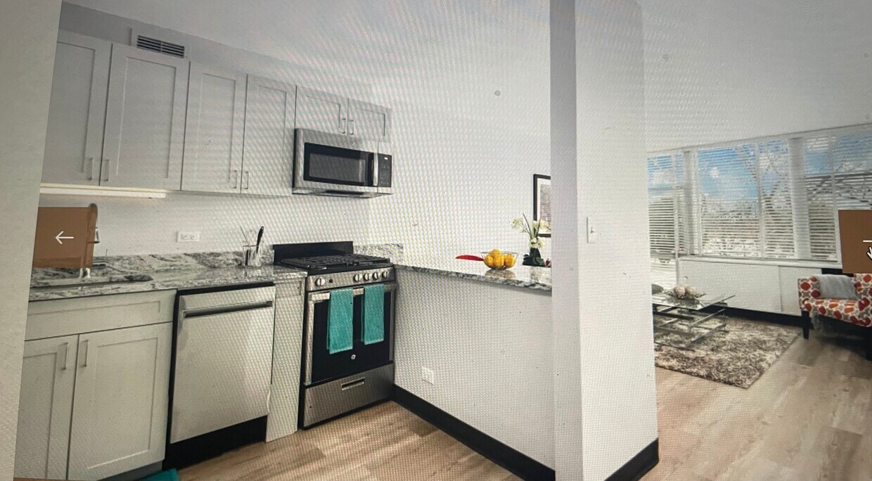 Primary Photo - 2937 S King Dr