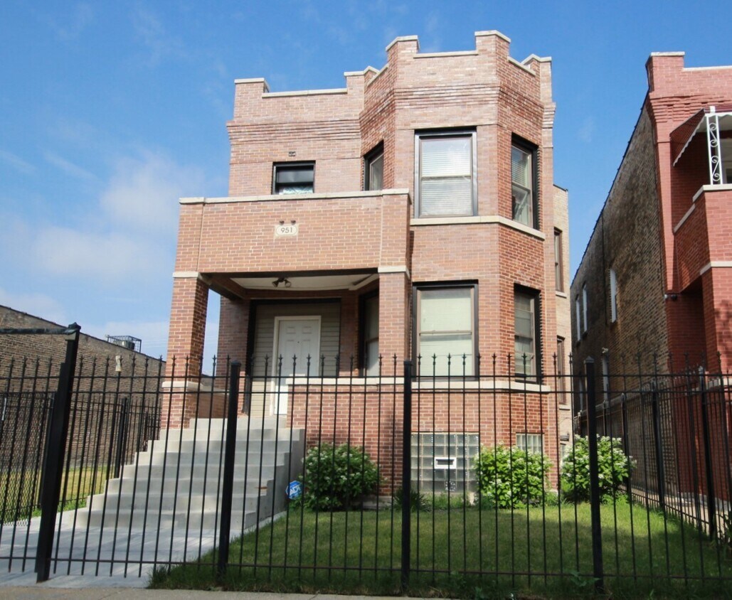 Primary Photo - 951 N Drake Ave