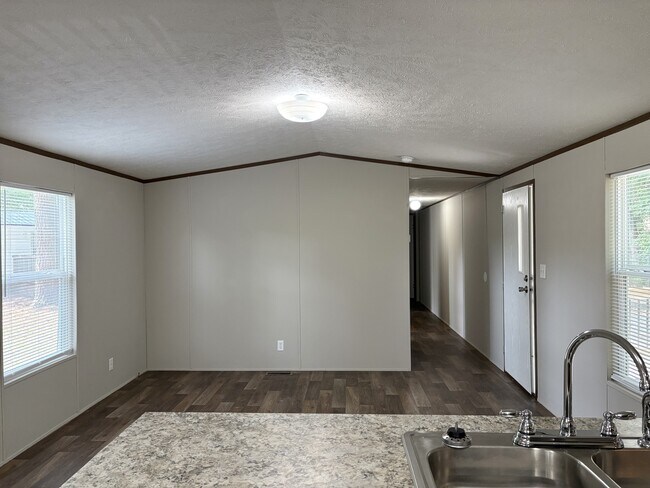 Foto del edificio - 237 Laurel Ln