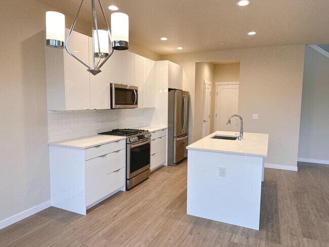 Foto del edificio - New 3 bdrm, 2.5 bath in Cordata Neighborhood