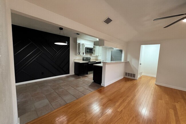 Foto del edificio - 3-Bedroom Home for Lease in Rowlett – Cul-...