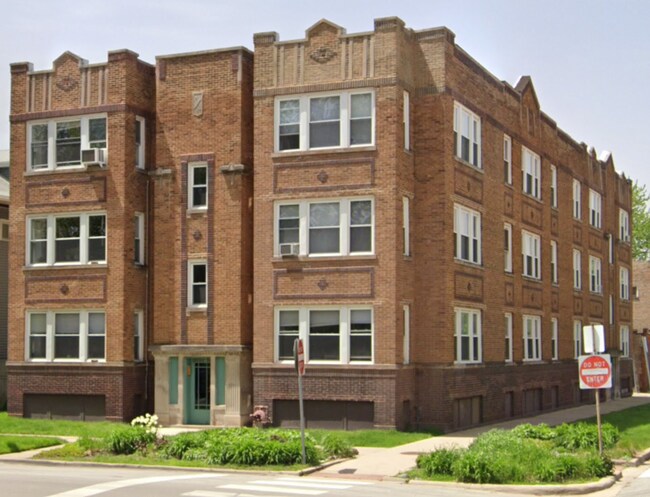 Building Photo - 2209 W Byron St
