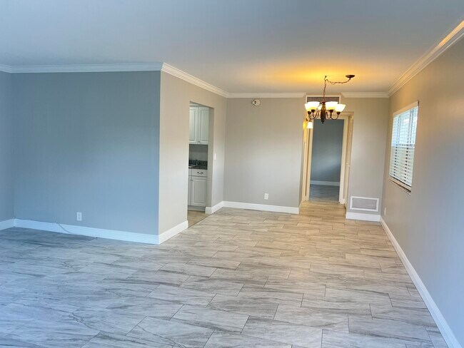 Building Photo - 195 Tuscany Ln