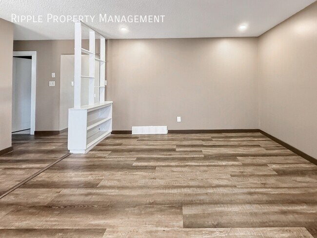 Building Photo - AMAZING 3 BEDS WITH 2 DENS/OFFICES, 2 BATHS SINGLE FAMILY HOUSE | PETS ALLOWED