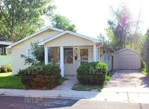 Building Photo - 216 Clover Ln