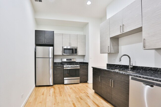 Foto del edificio - Amazing Wicker park 1 Bedroom with Patio
