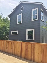 Building Photo - 700 E 45th St