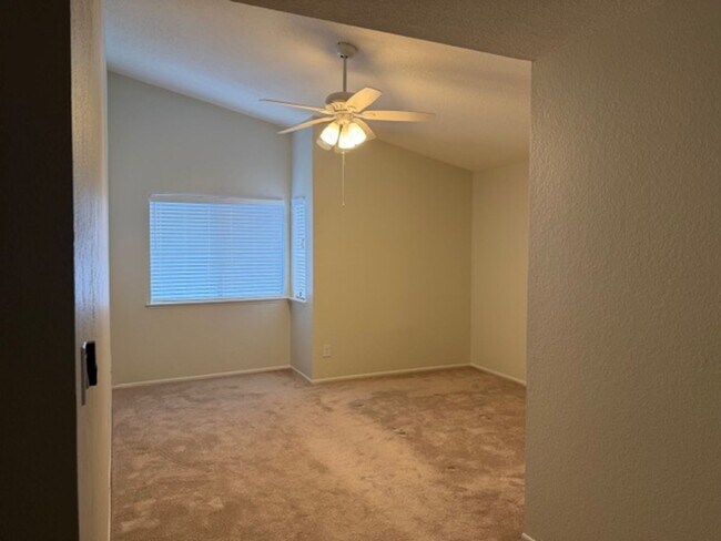 Foto del edificio - BEAUTIFUL 2 BR 2.5 BA TOWNHOUSE RANCHO PENASQUITOS $3300.00