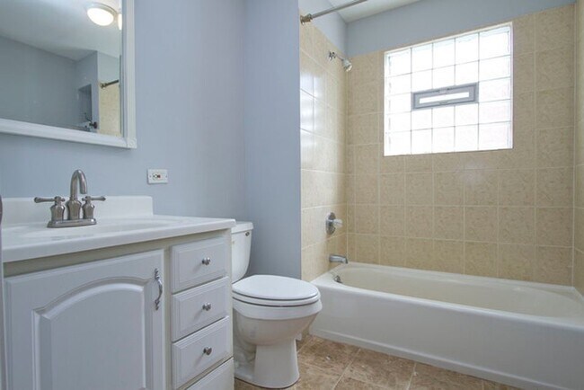 Foto del edificio - 3508 W Diversey Ave