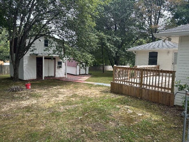 Building Photo - "Charming 3-Bedroom, 2-Bath in Paris, TN –...