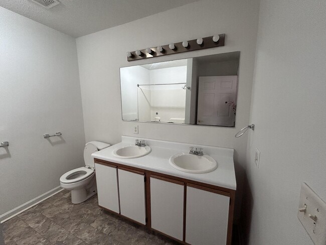 Building Photo - 50 Driftwood Cir