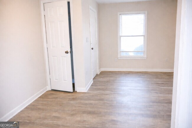 Foto del edificio - 1841 N Ridge Dr