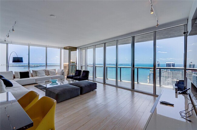 Building Photo - 495 Brickell Ave