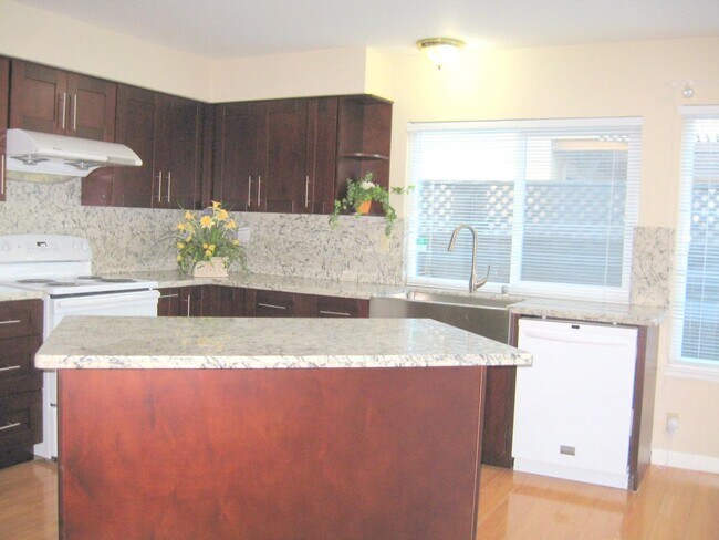 Foto del edificio - 714 Starbush Dr