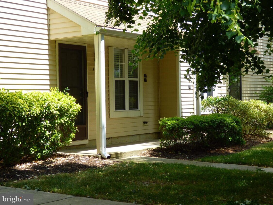 Foto principal - 1703-A RALSTON DR-
