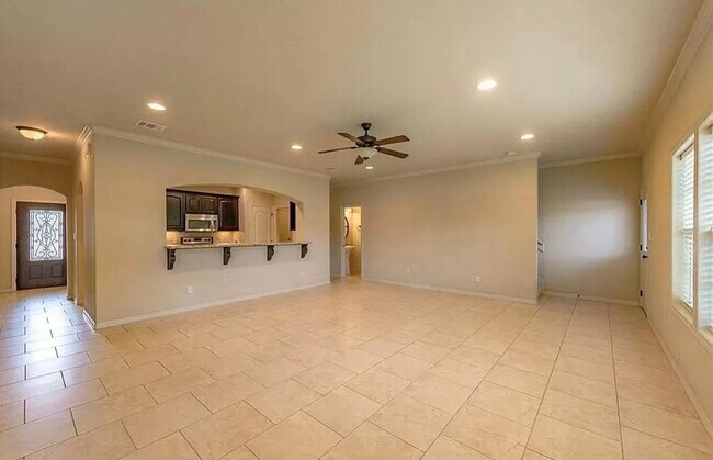 Building Photo - 1400 Crescent Ridge Dr