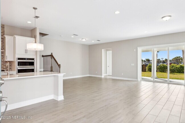 Foto del edificio - 571 Marquesa Cir