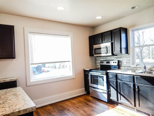 Building Photo - 219 Cherry Ave