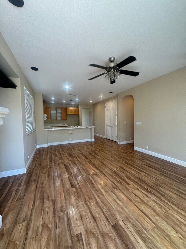 Foto del edificio - Charming 3 Bedroom, 2 Bathroom Home Elk Grove