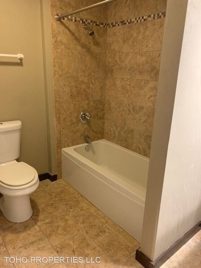 241 N Broadway, Green Bay, WI 54303 Room for Rent in Green Bay, WI