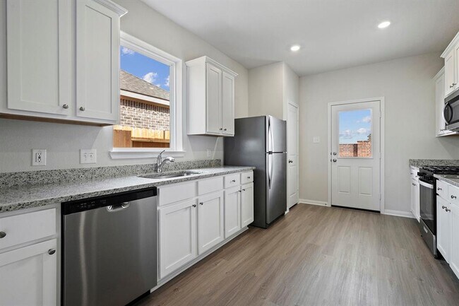 Foto del edificio - 1031 Rosewood Trl