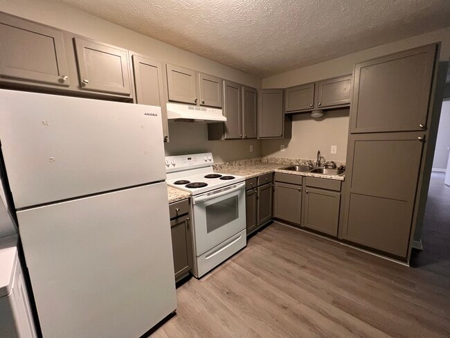 Building Photo - Poplar Point