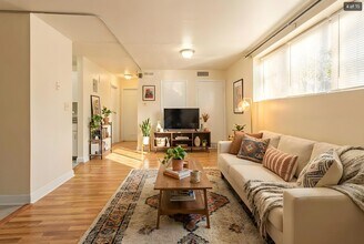 Building Photo - 120 Bradlee St