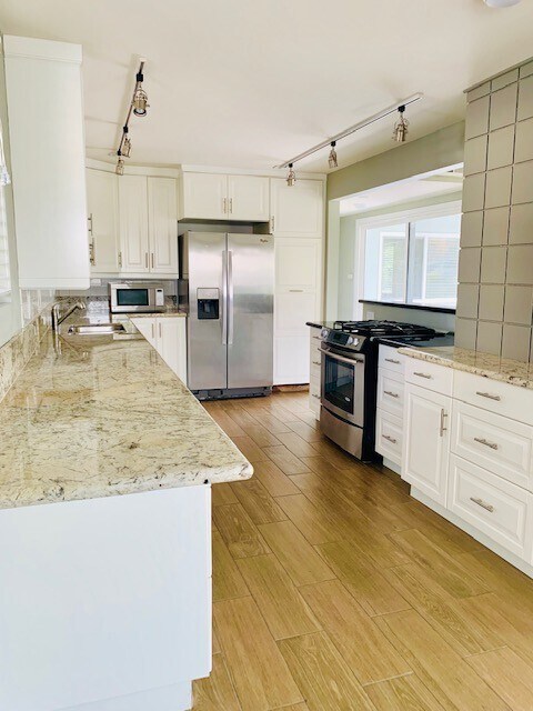 Foto del edificio - 403 Fernleaf Ave