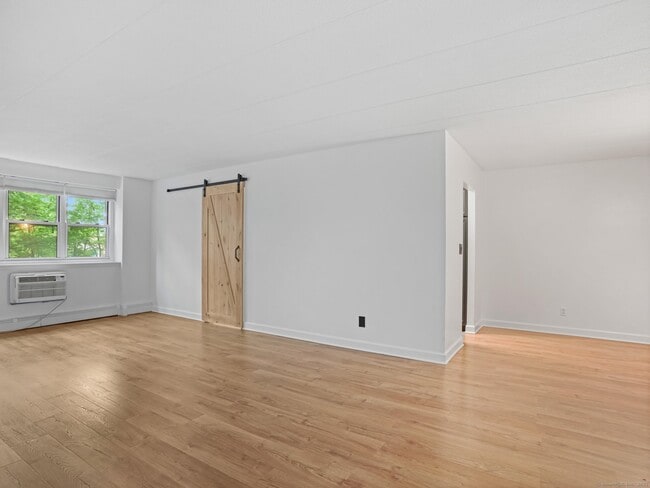 Building Photo - 27 Northill St