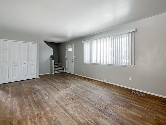 Building Photo - AVAILABLE NOW! Spacious and Inviting Westland Home!