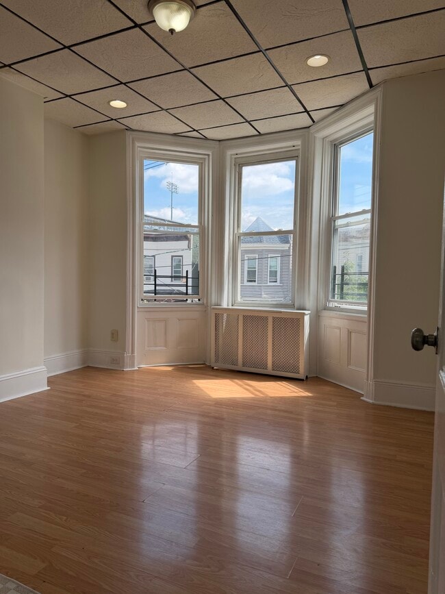 Building Photo - 2305 Kerrigan Ave
