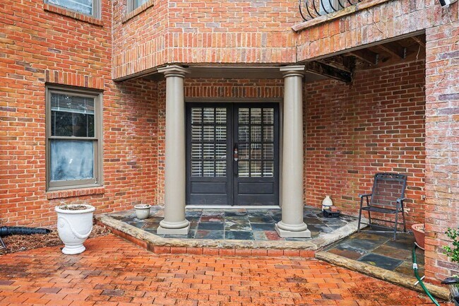 Building Photo - 1917 N Decatur-UNIT B