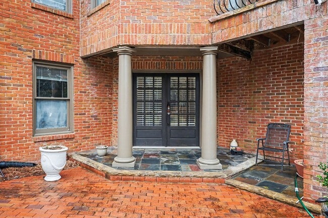 Photo - 4 Bedroom, 4 Bath in the heart of Emory, CDC corridor House