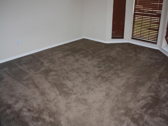 Foto del edificio - House Located Minutes From W. Loop 289 Acc...