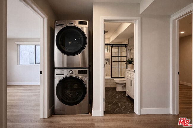 Building Photo - 1427 N Vista St