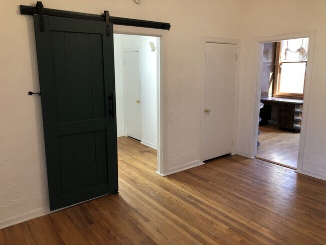 Building Photo - Stunning 2 Bedroom Home in Five Points!