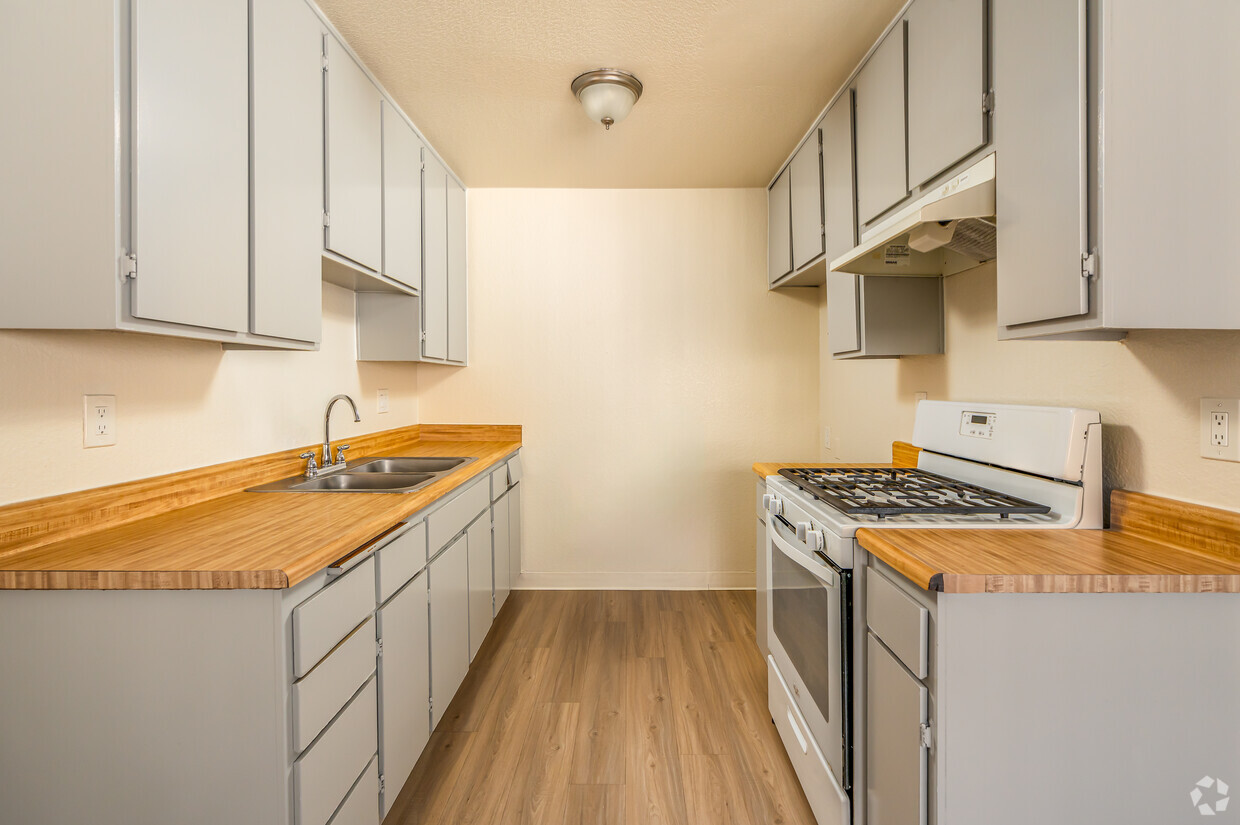 Foto principal - Laurel Canyon Apartments